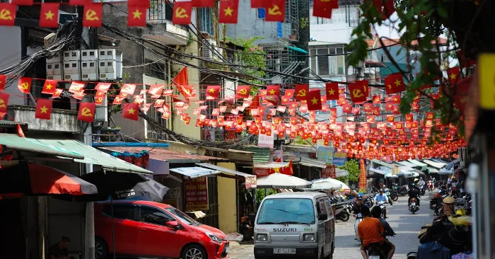 Cắm Hoa Theo Phong Thủy: Chọn Hoa Đúng Mệnh, Đặt Đúng Hướng — Hướng Dẫn Chi Tiết Từ A-Z