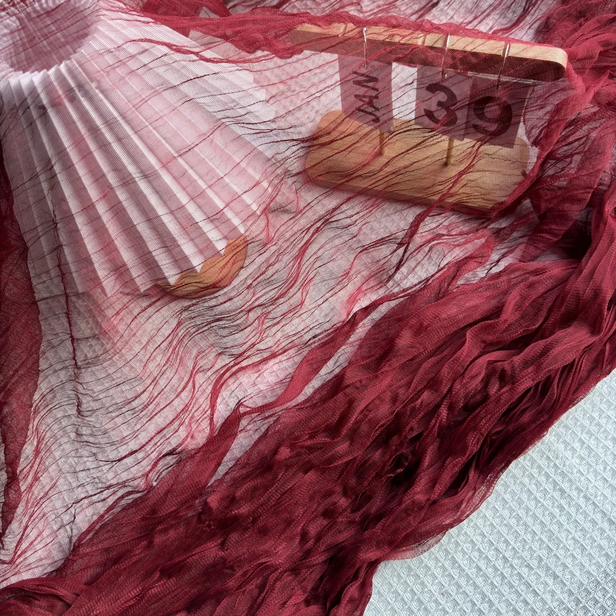 Khăn trải bàn runner vải voan lưới nhún lượn sóng đủ màu trang trí bàn tiệc, phông nền, background chụp ảnh 
 ảnh 12