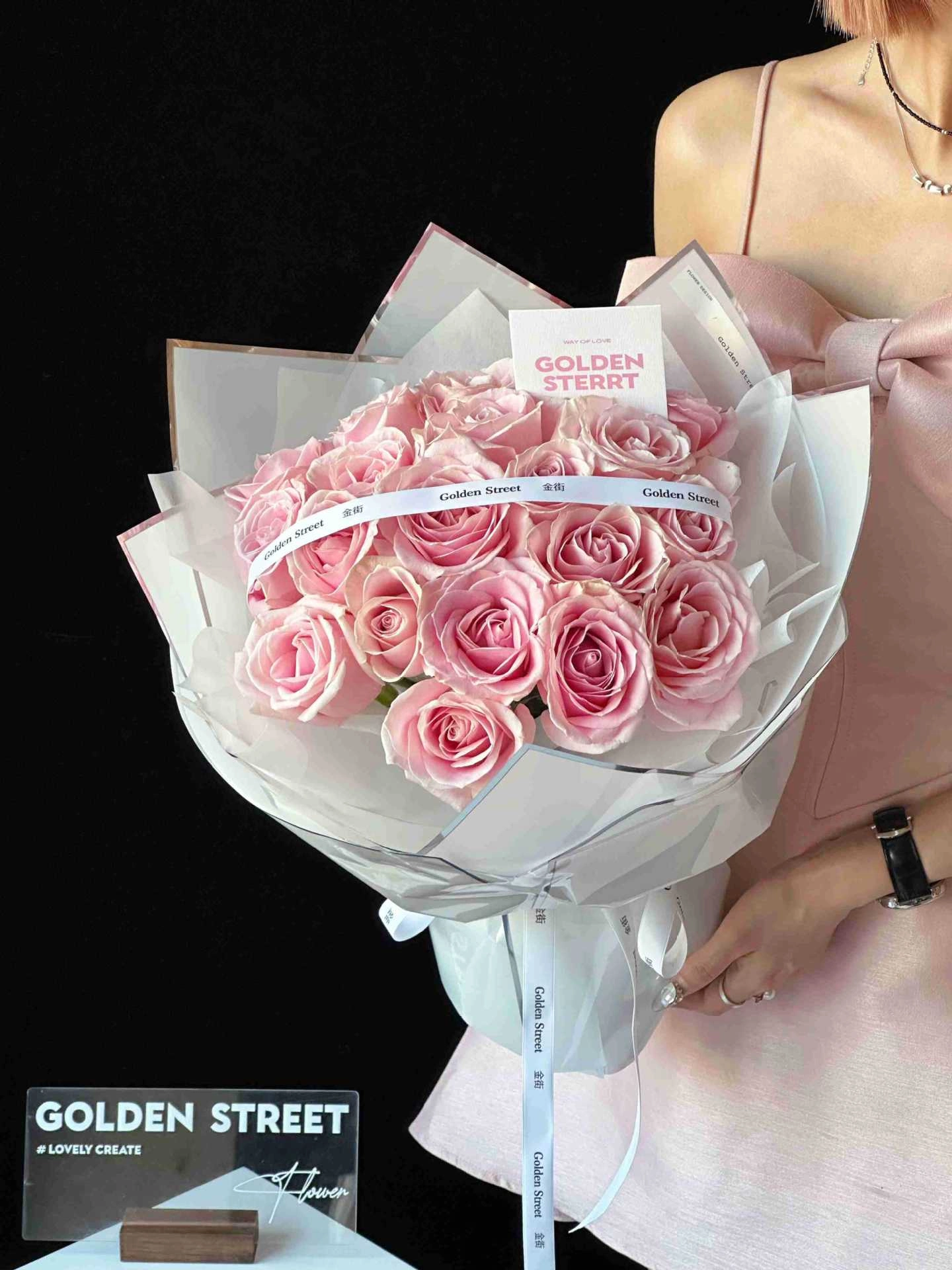 Giấy gói hoa OPP 5.3zem bóng kính bóng mờ viền nhũ bạc 57x57cm xấp 20 tờ ảnh 3