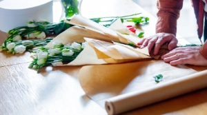 Khám phá các loại giấy gói hoa phổ biến nhất trên thị trường hiện nay