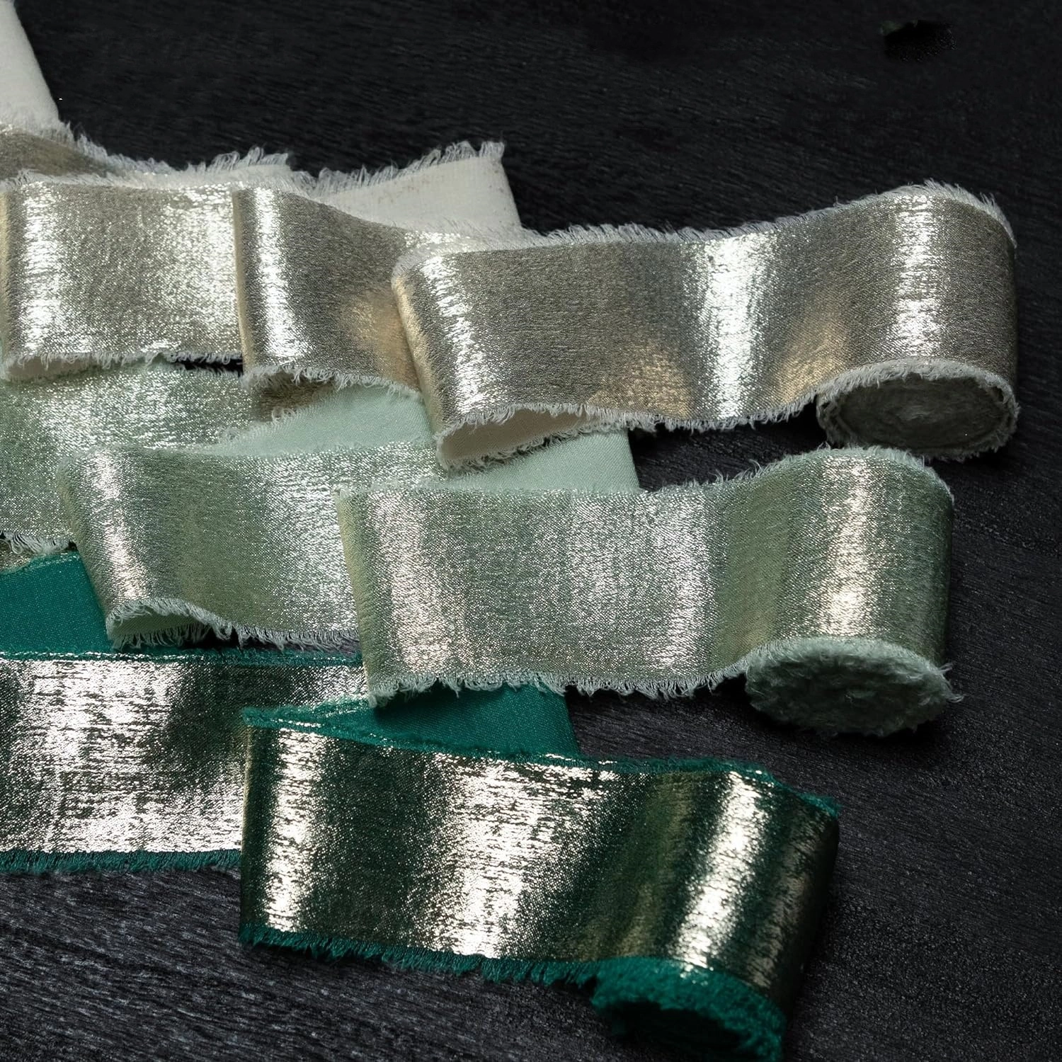 Cuộn ruy băng vải lụa phủ nhũ bạc đồng xé tua viền 4cm x 5yard (1 cuộn) ảnh 4